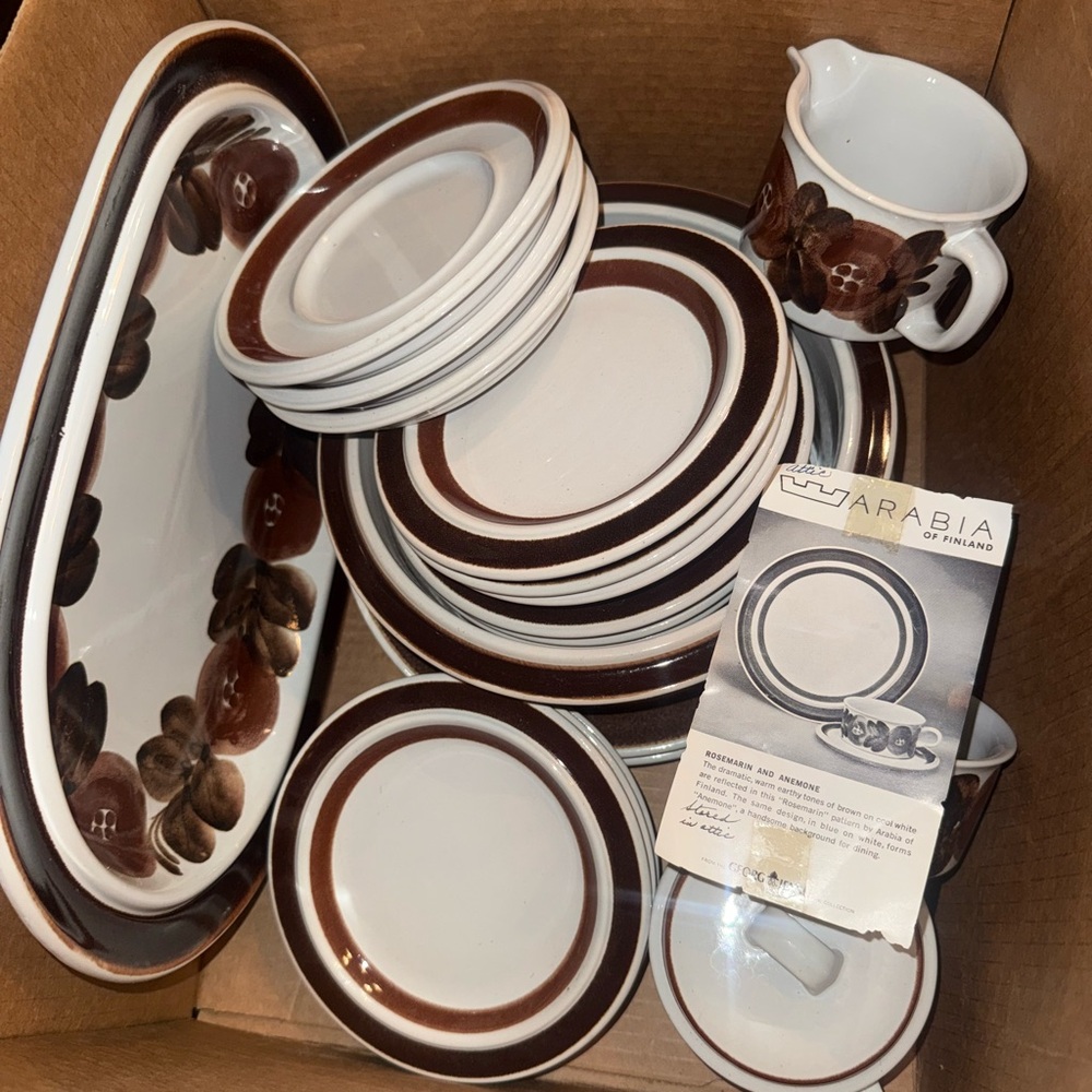 Vintage 1960s Arabia Vintage set